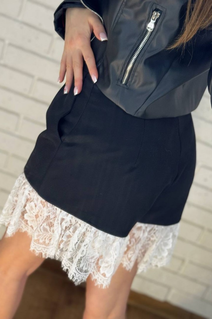 Шорты украшеные гипюром VSH-028A599