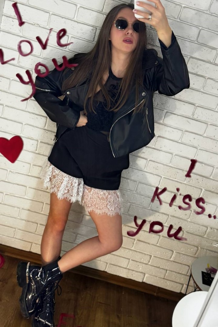 Шорты украшеные гипюром VSH-028A599