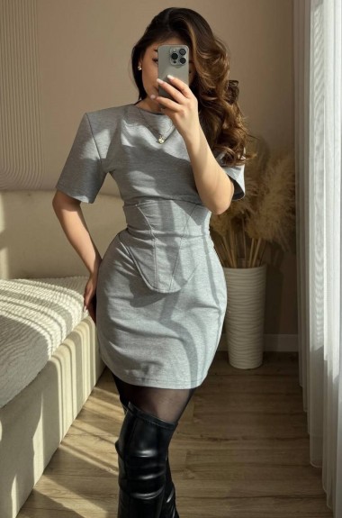 Лаконічна сукня з баскою IMMA-450A550 Лаконічна сукня з баскою IMMA-450A550