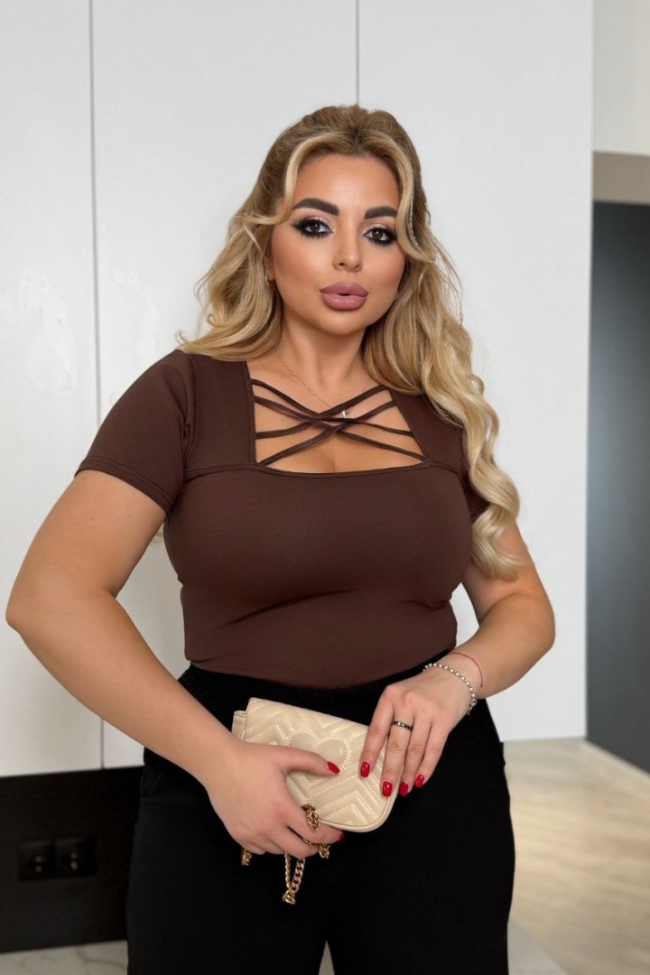 Футболка з цікавим декольте ELR-4032A400