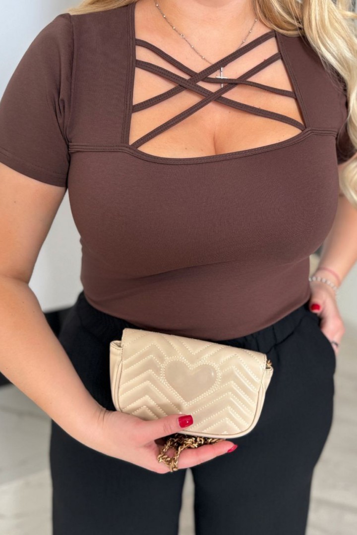 Футболка з цікавим декольте ELR-4032A400