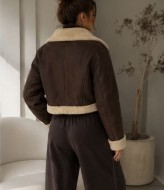 Стильная укороченная дубленка MIK-2413A399