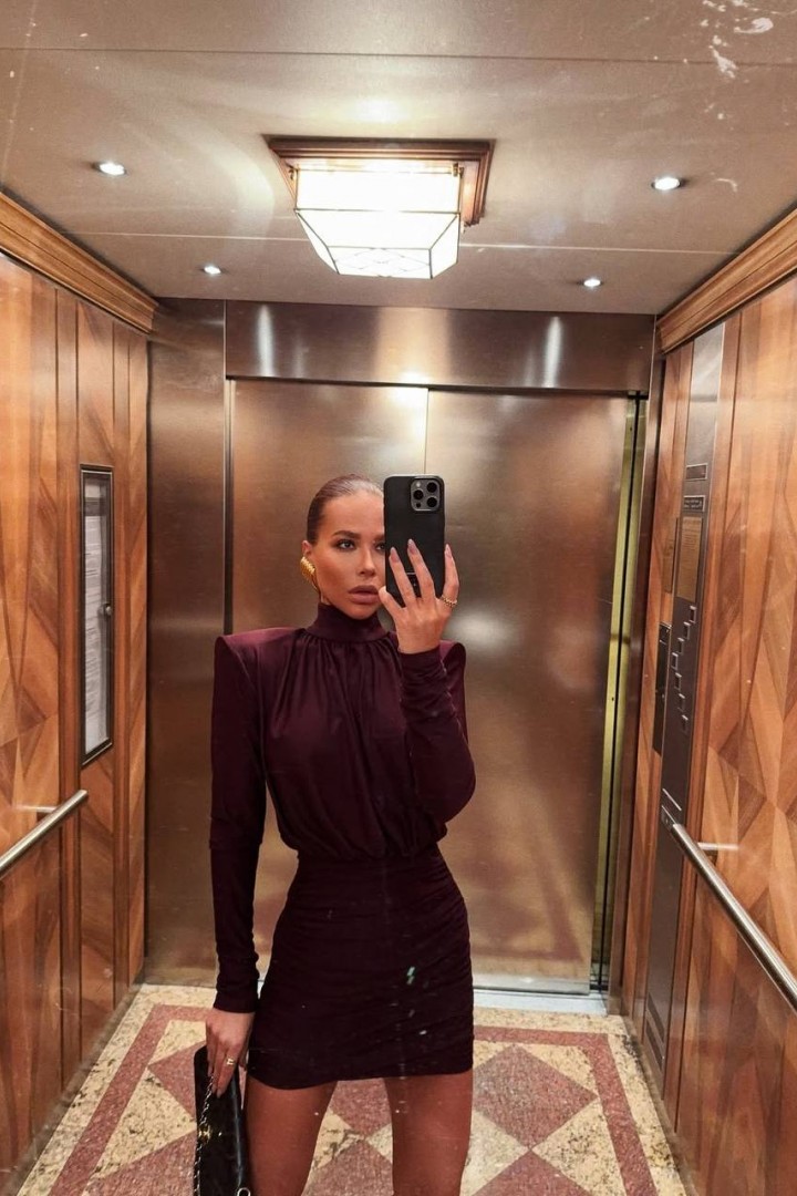 Сукня з обʼємними плечима CULT-2092A370