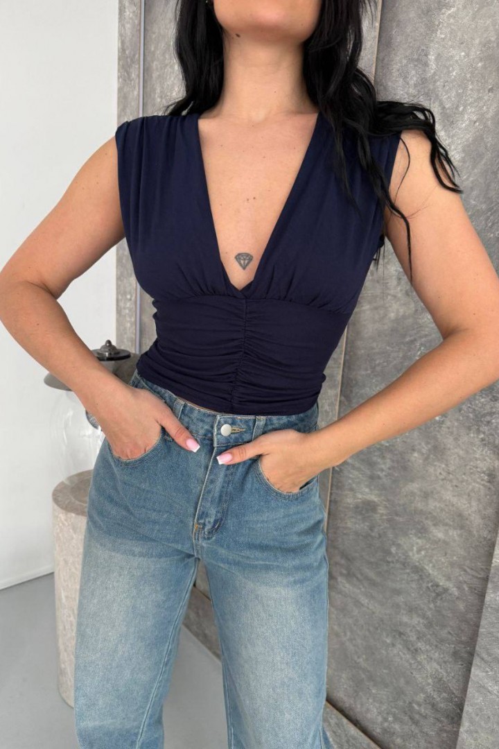 Топ с глубоким V-вырезом MIK-1711A280