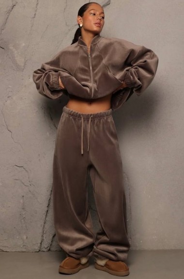 Женский спортивный костюм оверсайз DMP-R1903A500 Женский спортивный костюм оверсайз DMP-R1903A500