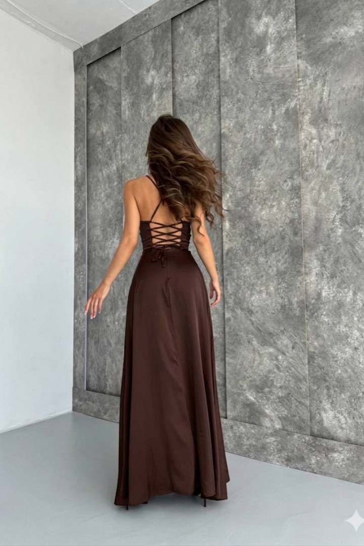 Эффектное платье с открытой спинкой ELZ-540A550