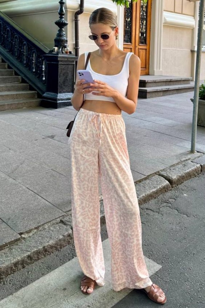 Шелковые брюки с принтом Лео GUA-024A350