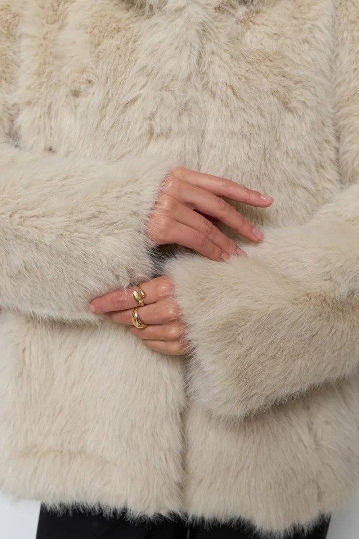 Шуба з капюшоном ZL-818A1650