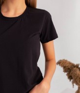 Мягкая черная футболка MIK-4057A160