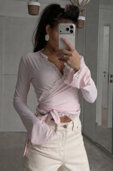 Блузка на запах с кружевом LOU-1341A550 Блузка на запах с кружевом LOU-1341A550