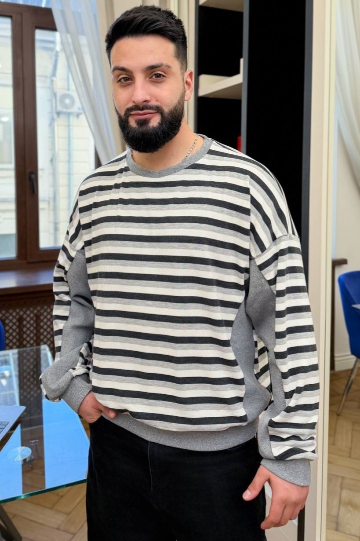 Светр у смужку DG-at41692A350