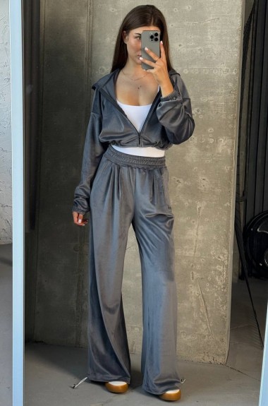 М'який костюм з велюру VOL-706A600