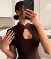 Футболка з делікатним вирізом STB-051A299