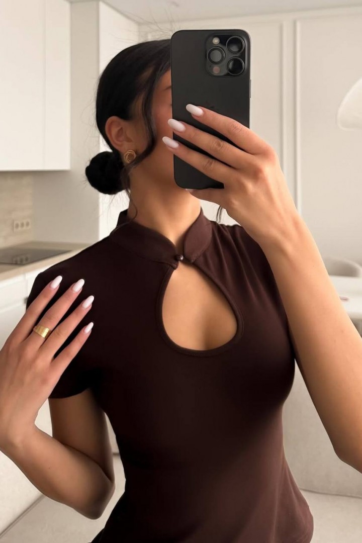 Футболка з делікатним вирізом STB-051A299