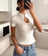 Футболка з делікатним вирізом STB-051A299