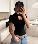 Футболка з делікатним вирізом STB-051A299