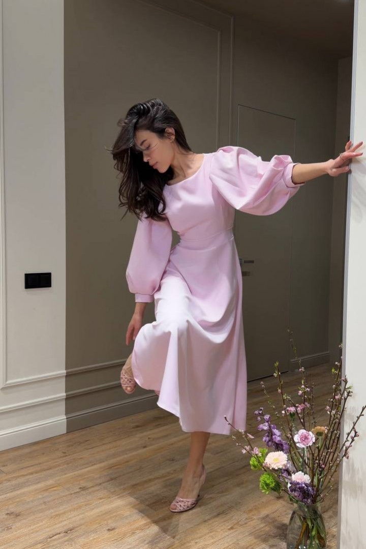 Розкішна сукня з відкритою спіною GIL-021A810