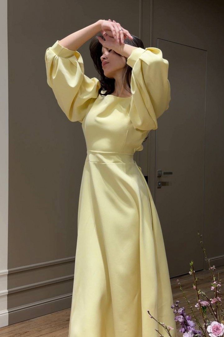 Розкішна сукня з відкритою спіною GIL-021A810