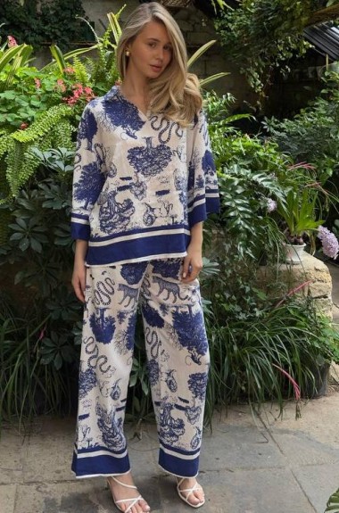 Костюм с ярким принтом  SOL-3047A800