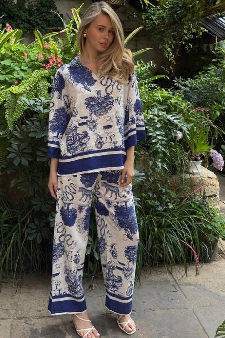 Костюм с ярким принтом  SOL-3047A800