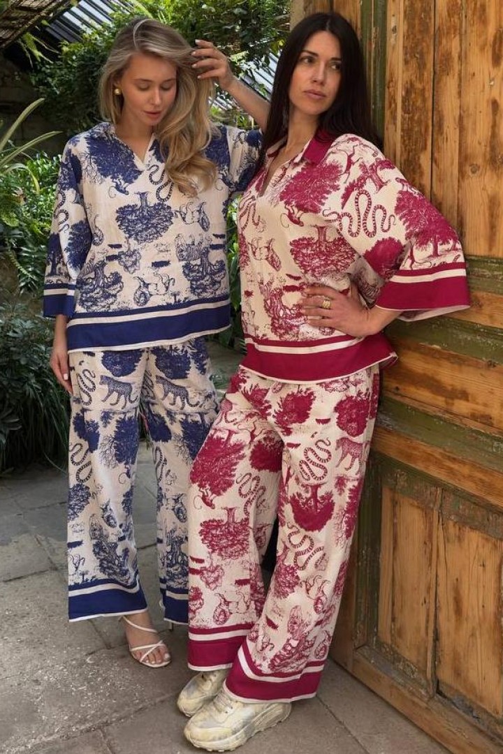 Костюм с ярким принтом  SOL-3047A800