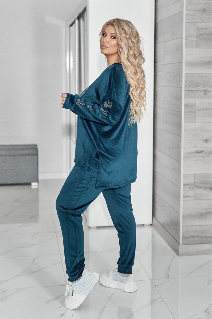 Велюровий костюм зі стразами VOJ-336A750