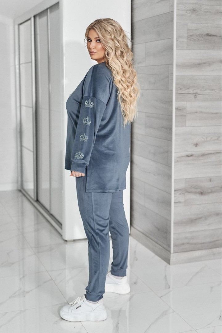 Велюровий костюм зі стразами VOJ-336A750