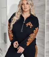 Стильний костюм з аплікацією VOJ-340A800