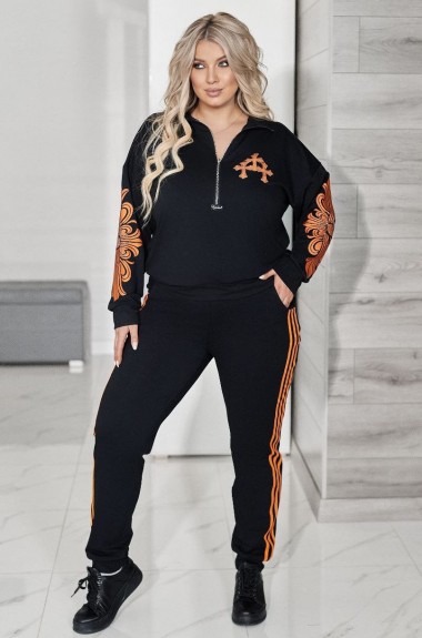 Стильний костюм з аплікацією VOJ-340A800