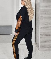 Стильний костюм з аплікацією VOJ-340A800