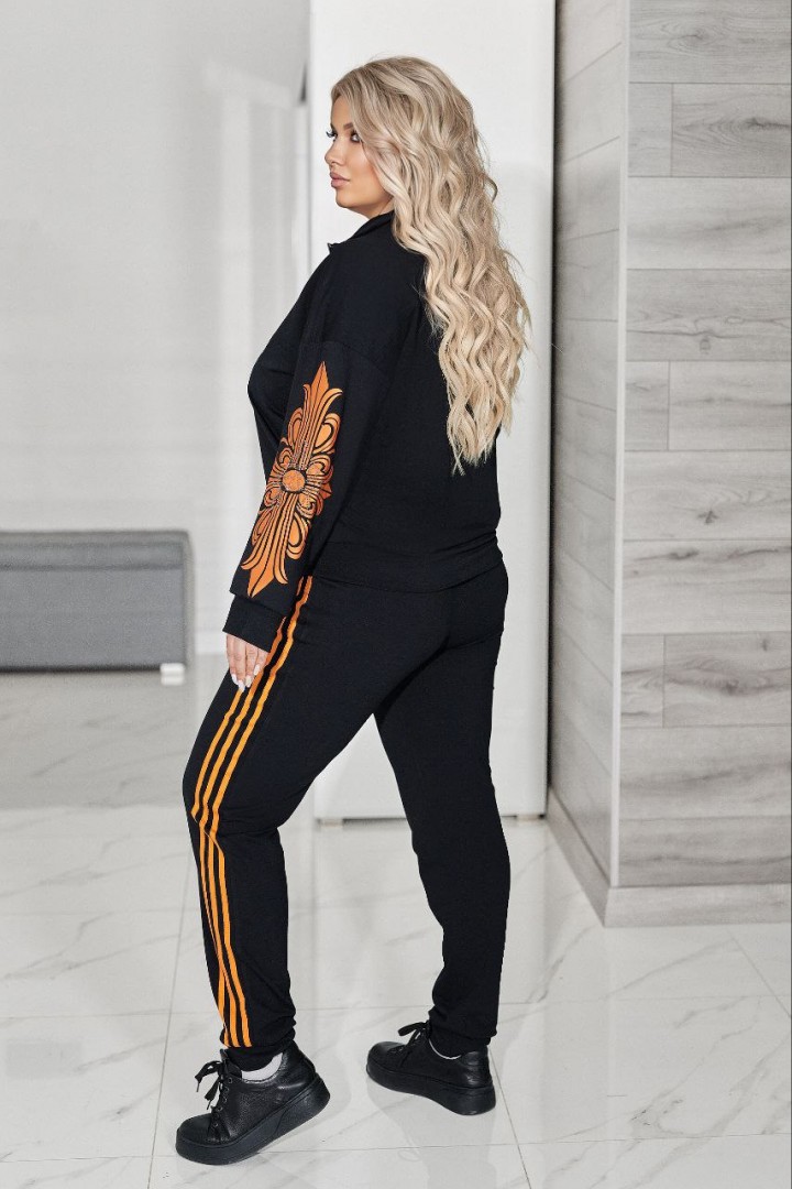 Стильний костюм з аплікацією VOJ-340A800