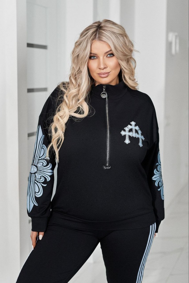 Стильний костюм з аплікацією VOJ-340A800