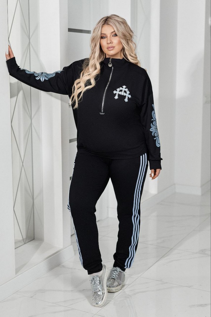 Стильний костюм з аплікацією VOJ-340A800