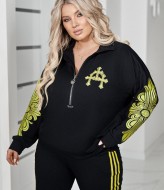 Стильний костюм з аплікацією VOJ-340A800