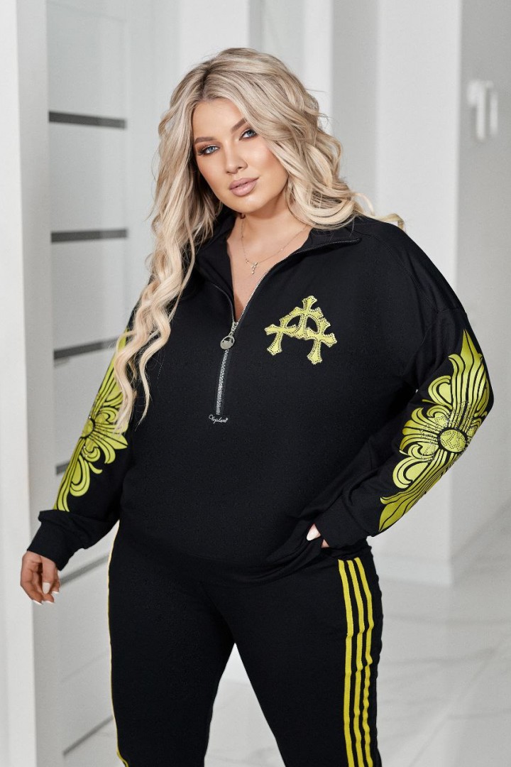 Стильний костюм з аплікацією VOJ-340A800