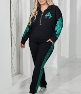 Стильний костюм з аплікацією VOJ-340A800