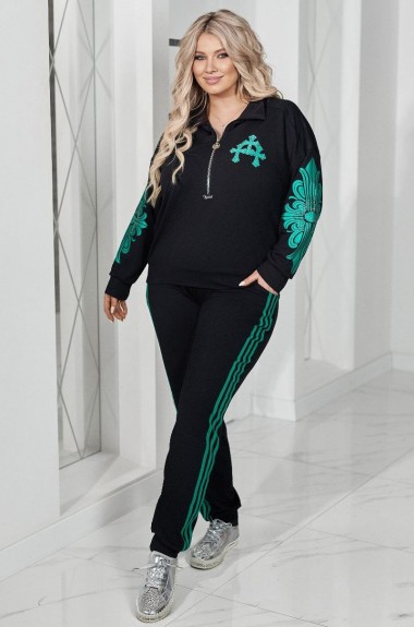 Стильний костюм з аплікацією VOJ-340A800