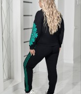 Стильний костюм з аплікацією VOJ-340A800