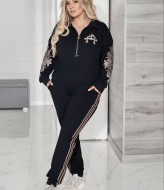 Стильний костюм з аплікацією VOJ-340A800