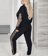 Стильний костюм з аплікацією VOJ-340A800