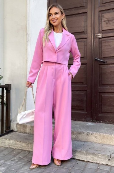 Брючный костюм с коротким пиджаком ANA-1612A17 Брючный костюм с коротким пиджаком ANA-1612A17