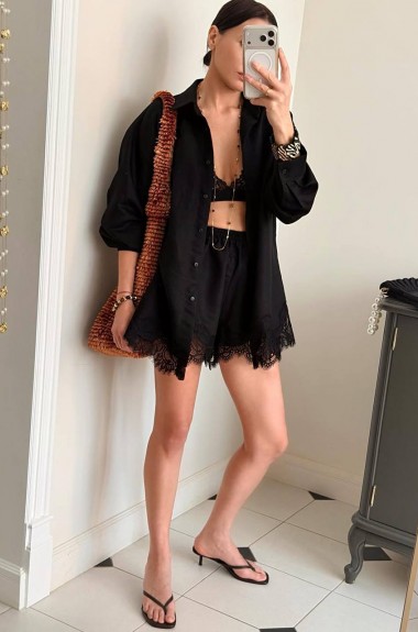 Костюм оригинального кроя с кружевом VOL-750A750