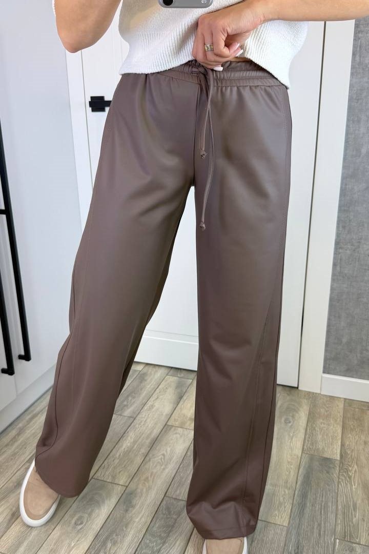 Кожаные брюки свободного кроя KG-124A390