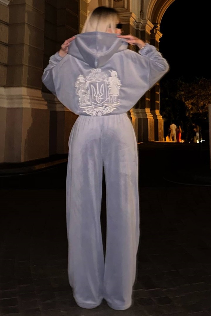 Костюм с вышитым гербом IN-961A1550