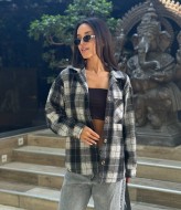 Жіноча сорочка з накладним карманом MIK-1637A450