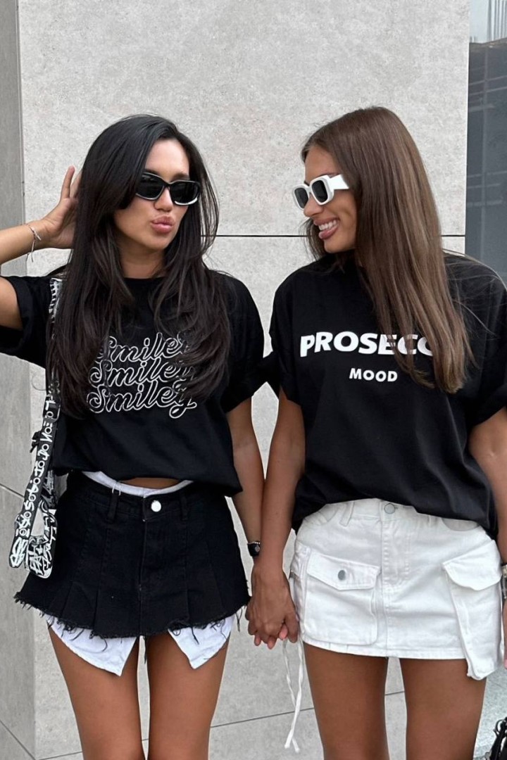 Стильная футболка с надписью MUS-024A320