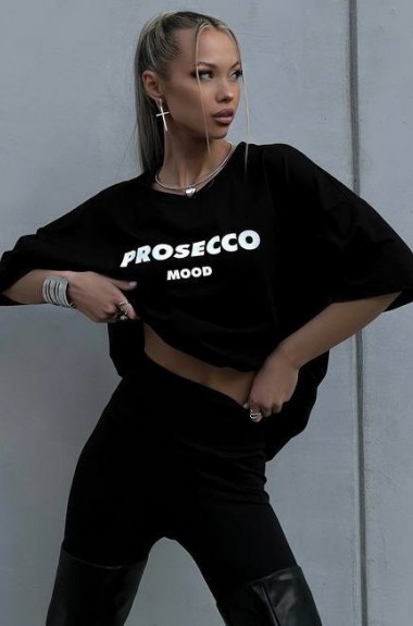 Стильная футболка с надписью MUS-024A320