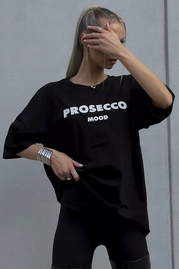 Стильная футболка с надписью MUS-024A320