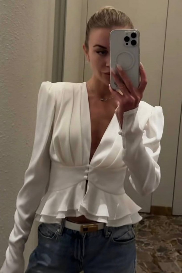 Блузка с глубоким декольте BAC-963A550