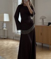 Платье декорировано камушками SSY-026A700